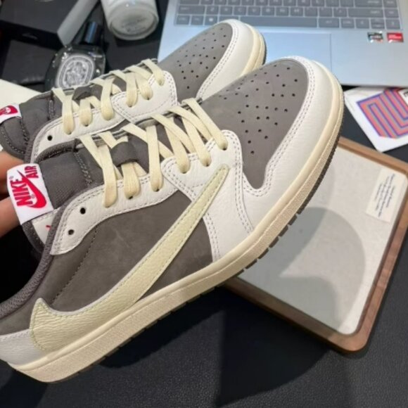 Jordan 1 Low OG x Travis Scott Reverse Mocha - Picture 7 of 9